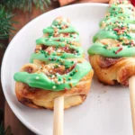 Christmas-Tree-Cinnamon-Rolls-on-a-Stick-Recipe